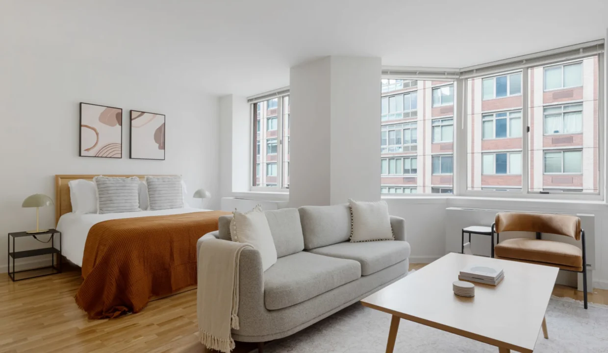 Sunny UES Studio nr Central Park 3
