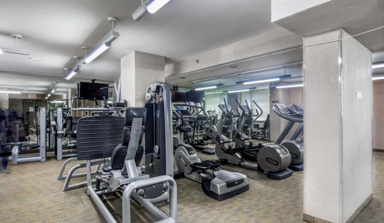Sunny UES Studio nr Central Park 5
